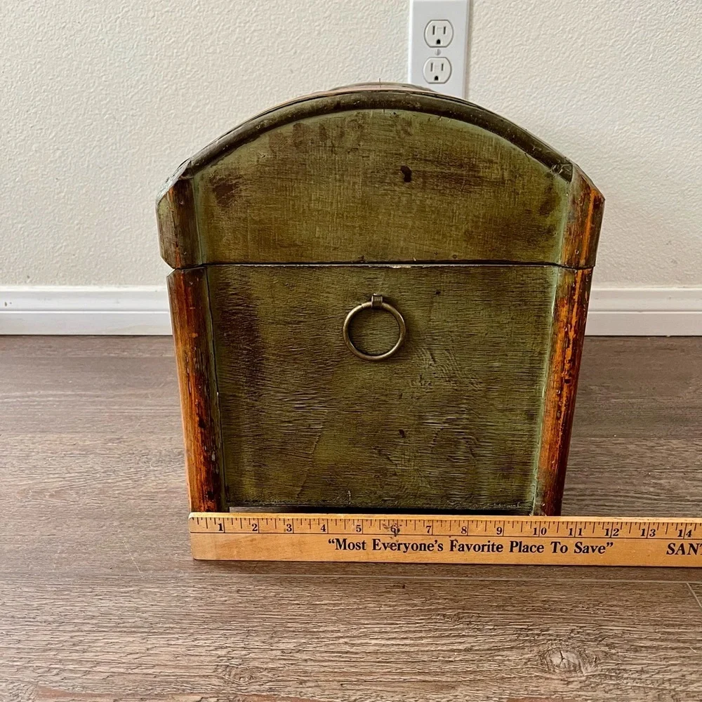 Vintage-Inspired Palm Motif Decorative Storage Trunk - Green and Brown